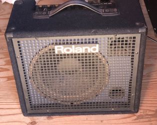Roland KC-100 keyboard amp