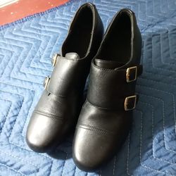 Clarks lady shoes (size 8.5M)