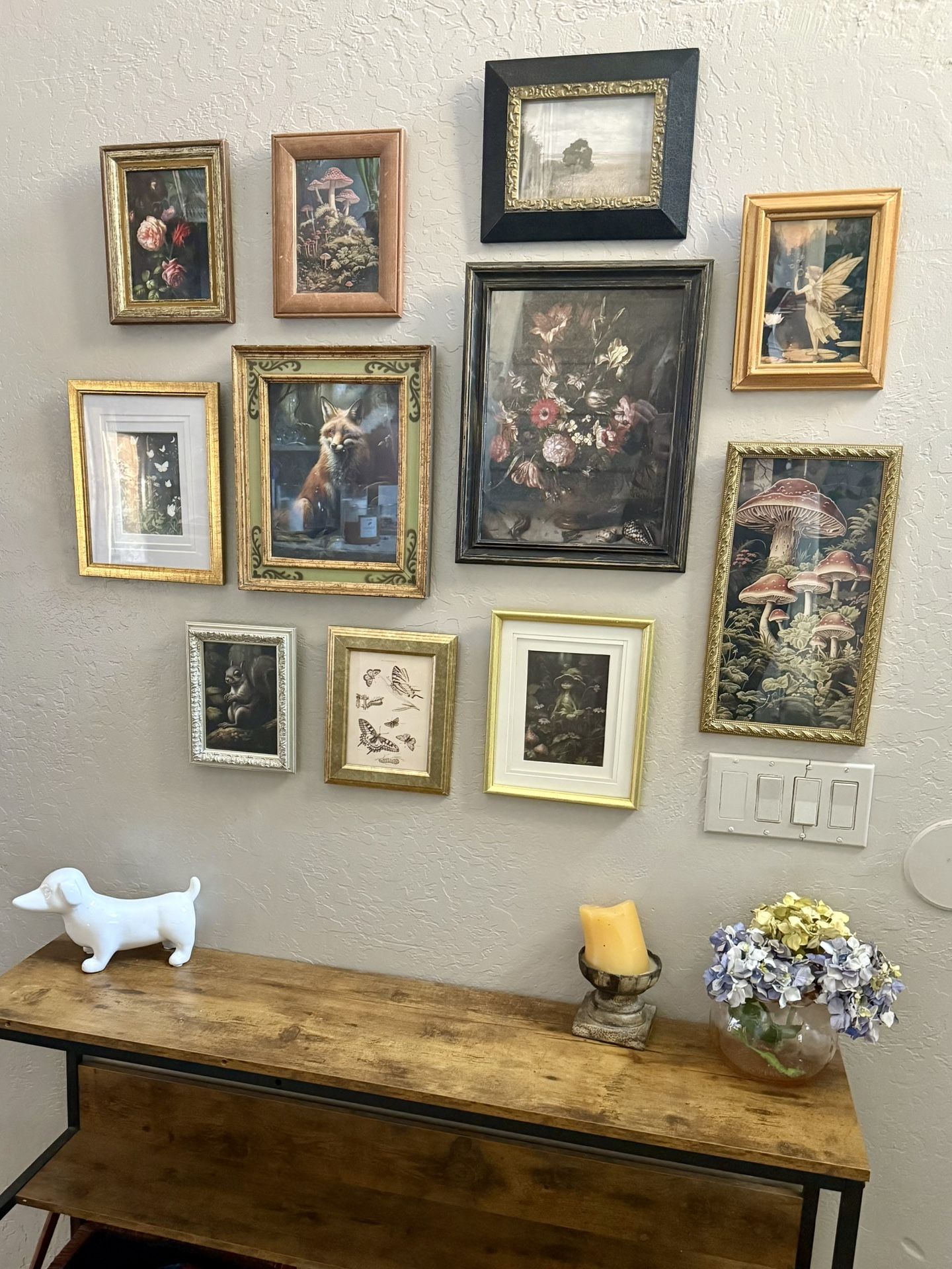 11-piece vintage animal cottage gallery set.