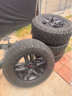 GMC Chevy Black Wheels Rims ( size 18inch )