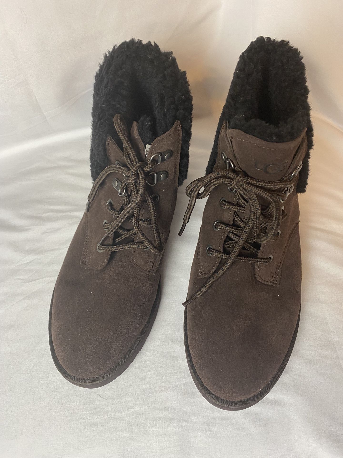 UGG Women’s Romely Heritage Lace Boot Size 9.5
