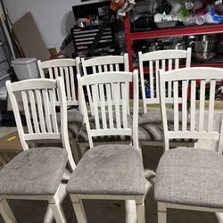 Dinning Room Table seats 6