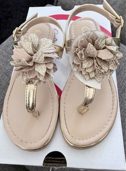 Girl sandles gold