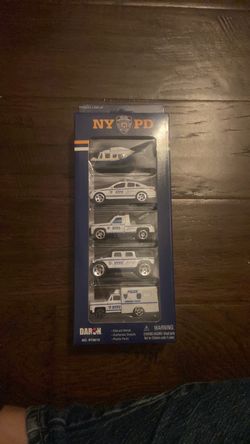 Daron NYPD RT8610 Police Vehicles Gift Pack White/Blue Diecast 5 pack