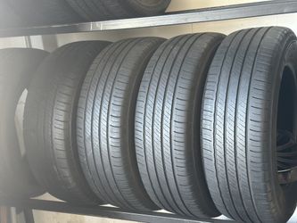 SET OF TIRE 235 65 18 Michelin 85% LIFE