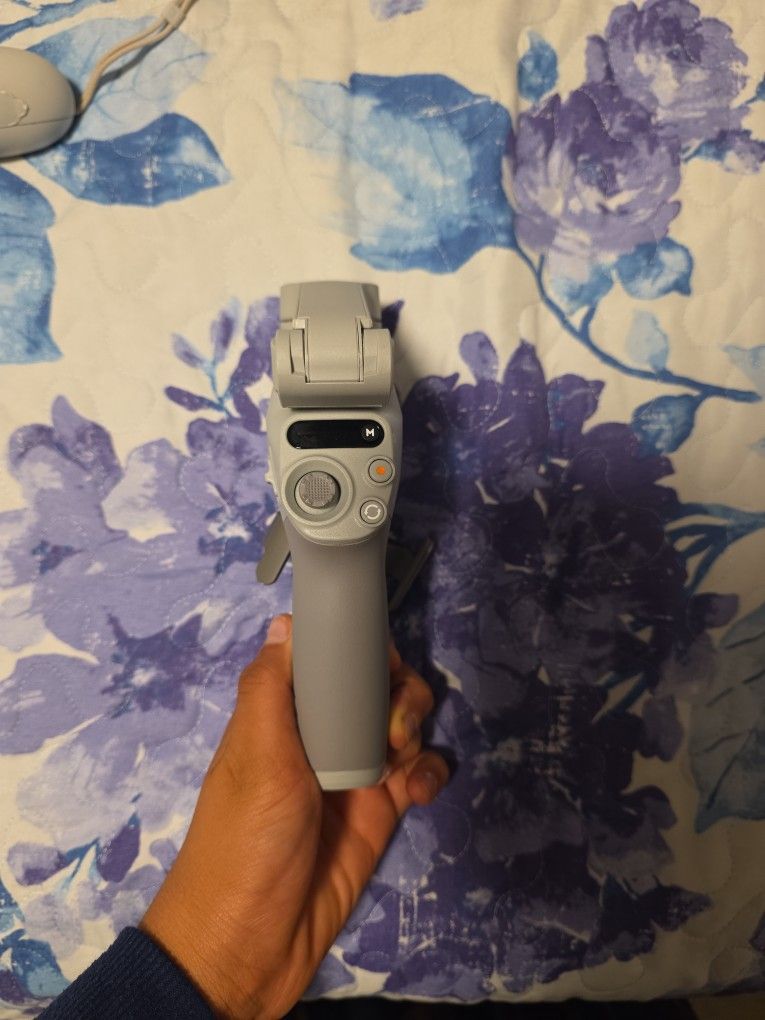 DJI Osmo Mobile SE, 3-Axis Phone Gimbal for iPhone, Android, Built-in Tripod, Selfie Stick, Gimbal Stabilizer for iphone, Andriod, ActiveTrack 6.0, Vl