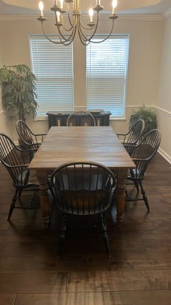 Ethan Allen Farmhouse Table(with Expandable Leaf) and 6 Black Spindle Chairs
