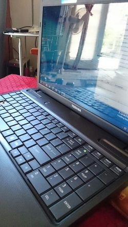 15.6in VERY NICE TOSHIBA LAPTOP