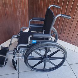 Wheelchair- Medline 16.5 wide seat like new condition