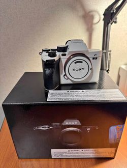 Sony A7 IV Camera Kit + FE 70-200mm f/2.8 GM OSS Lens