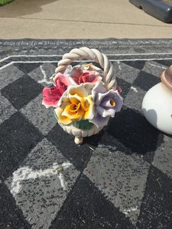 VINTAGE PORCELAIN FLOWER BASKET