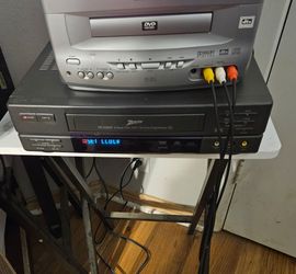Zenith 4-Head Hi-Fi VHS VCR with remote controll.