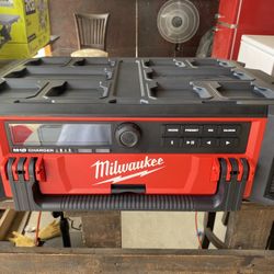 M18 packout radio + charger