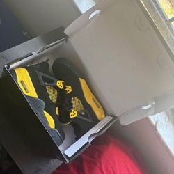 Brand New Gs Jordan Four Thunderbolts Size 7Y