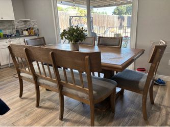 Dining table set