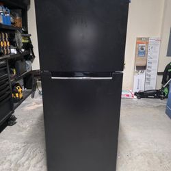 Magic Chef refrigerator
