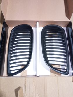 Set A Of Grill For A 2006-2009 BMW 335i