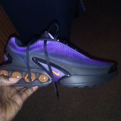 AirMax  DN  SE Size 10 Color: Medium Violet/ Total Orange