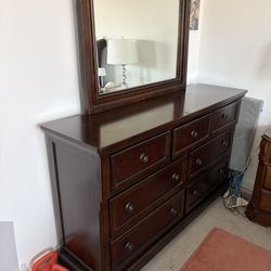 Ashley‘S Furniture Dresser With Mirror