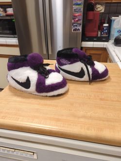 Air Jordan slippers ladies size 7/8