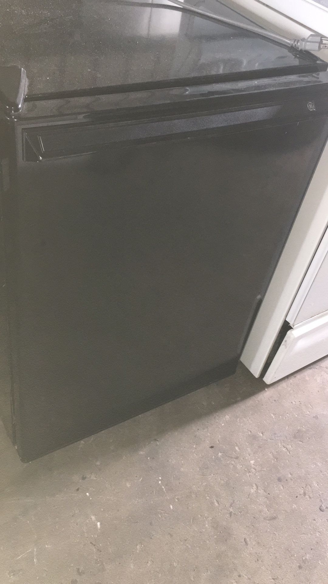 Ge mini fridge