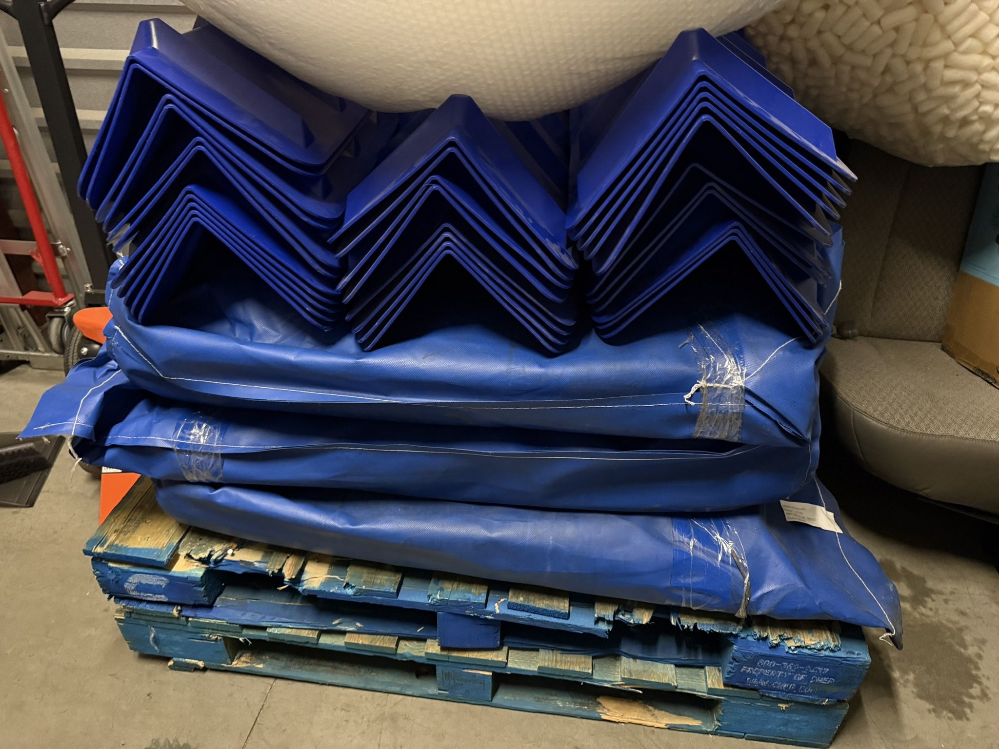 Flatbed Tarps And Edge Protectors For Semi Truck Trailer