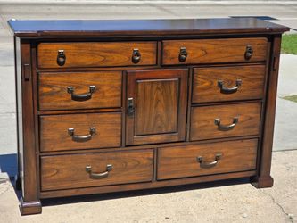 DRESSER