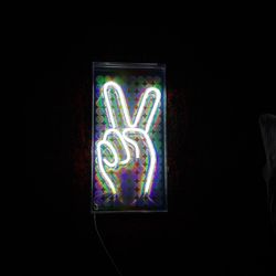 GRAPHIC PEACE SIGN LED LIGHT