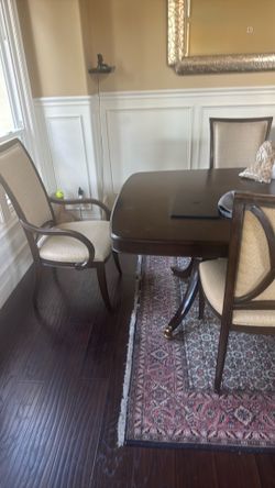 Thomasville Dining Table and 6 chairs and leaf