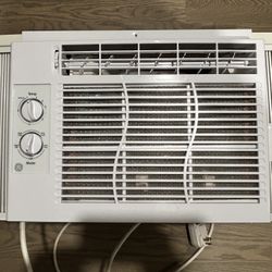 GE 5000 BTU AIR CONDITIONER - VERY COLD AIR 