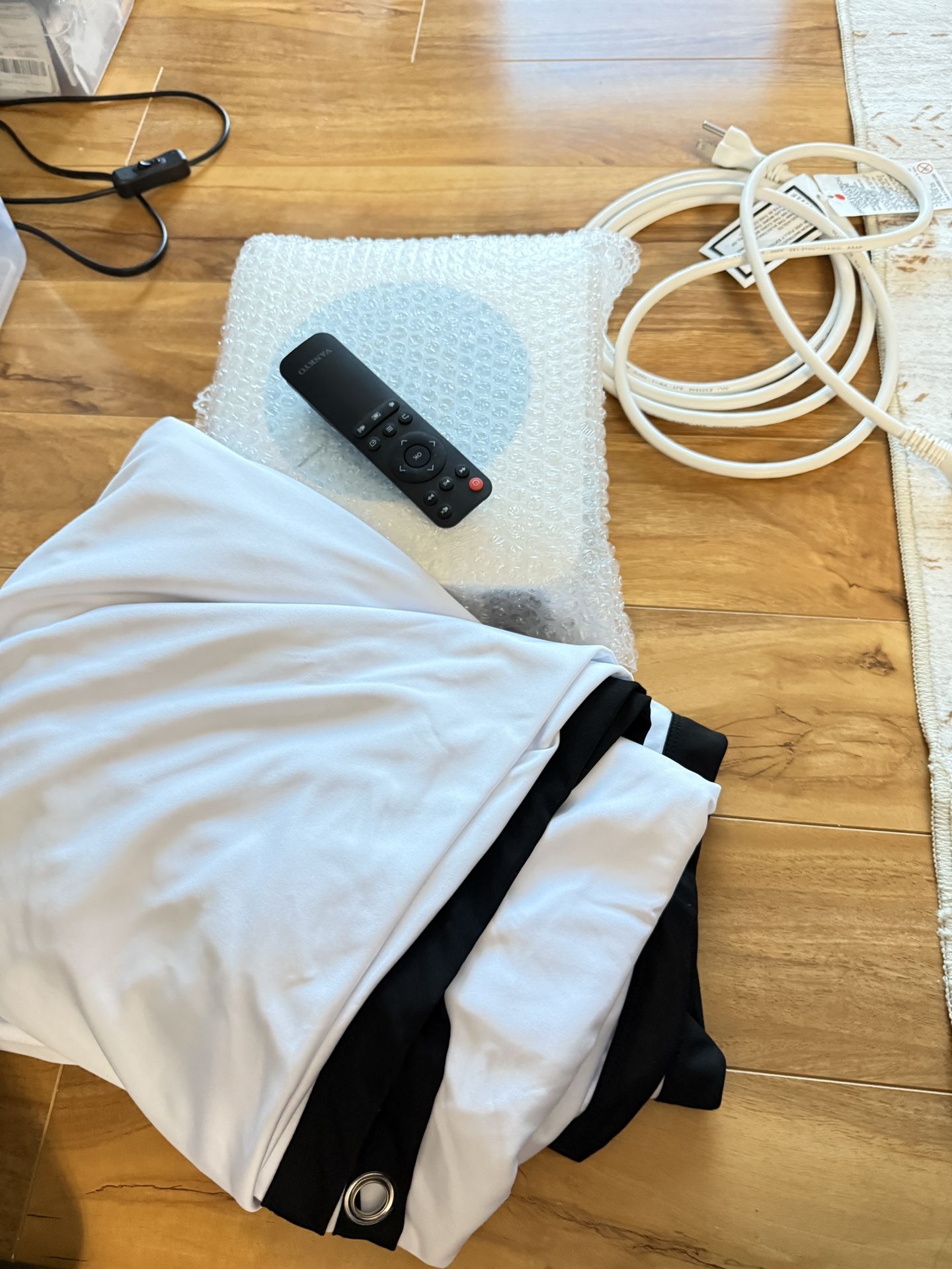 Projector and 2 Screen Set