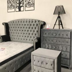 Alzire Grey 6 Piece Bedroom Set ( Bed, Dresser, Mirror, Chest, Night Stand and Mattress)
