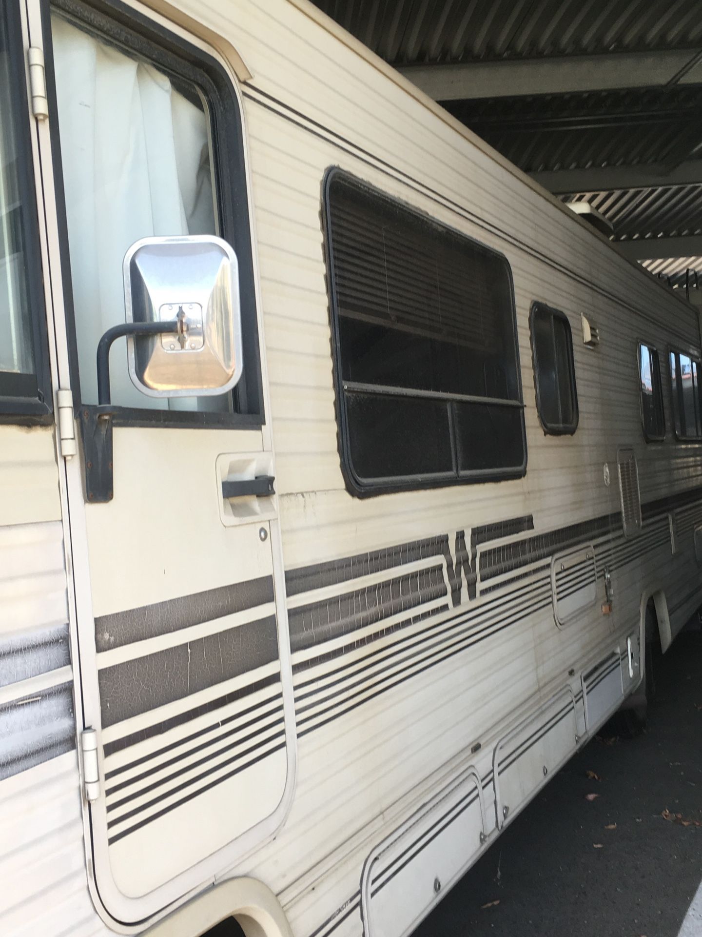 1986 Winnebago Chieftain 31’