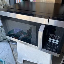 Microwave Oven Works Great And Like Knew . Reduced From $40