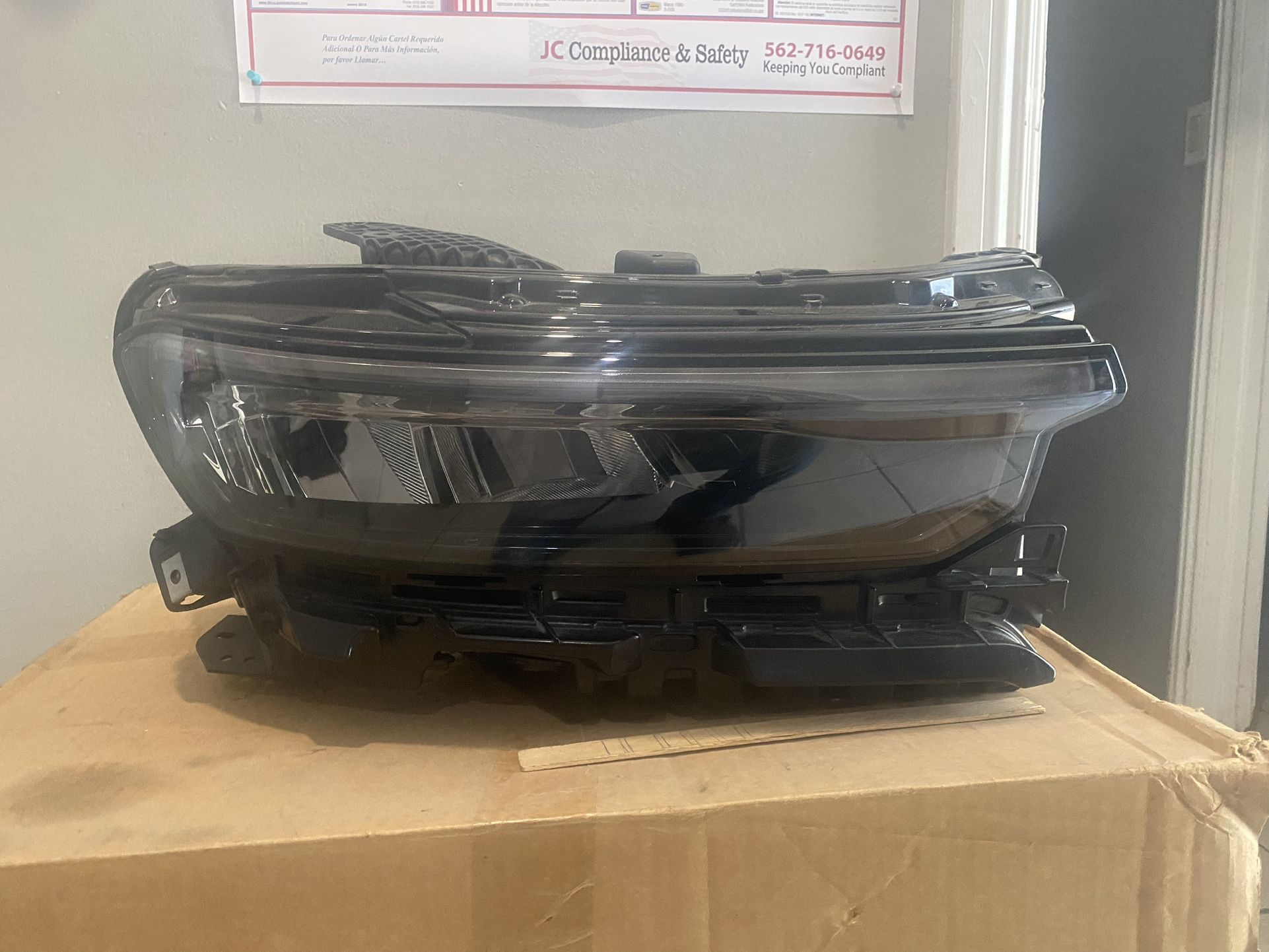 2021-2023. Jeep Cherokee Right Headlight