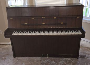Stuttgart Upright compact piano
