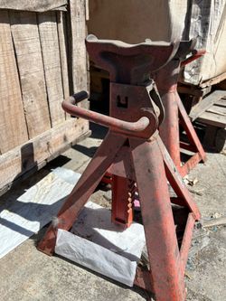 Jack stands