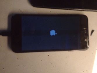 Iphone 7 cracked screen in boot loop. Unlocked