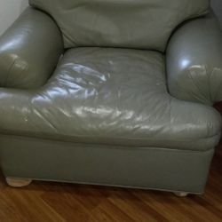  1 Green Lether Sofás Good Condition 