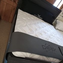 Sleek Stunning Bedroom Set!