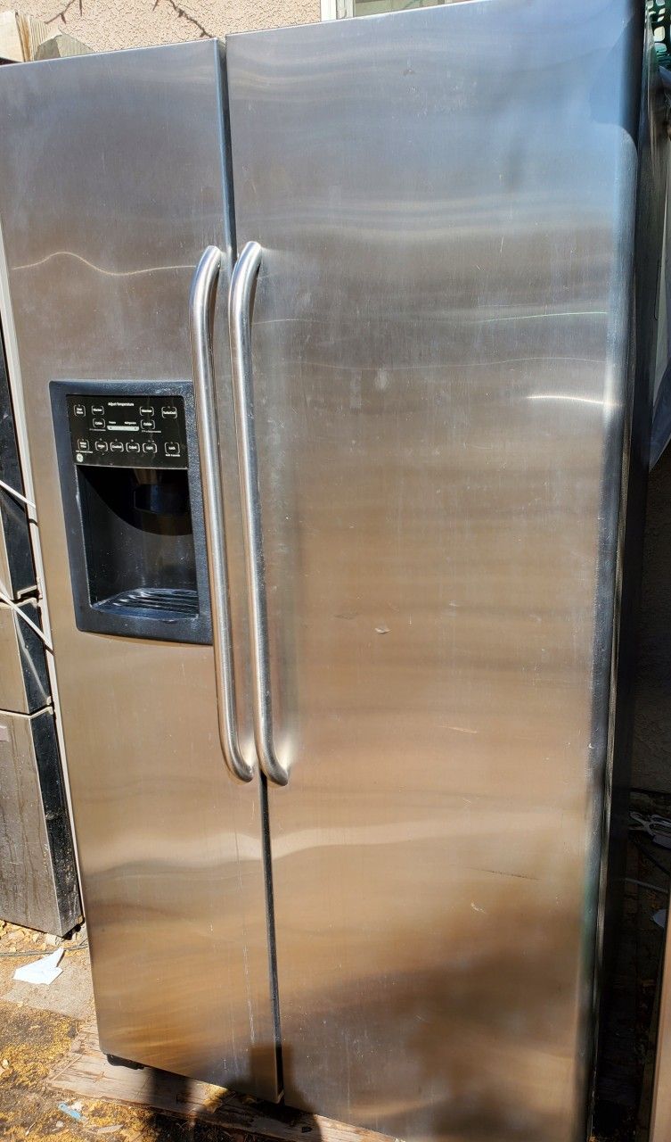 GE REFRIGERATOR STAINLESS STEEL WORKING PERFECT EVERYTHING