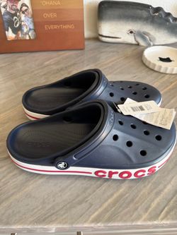 Crocs men’s 10 women’s 12