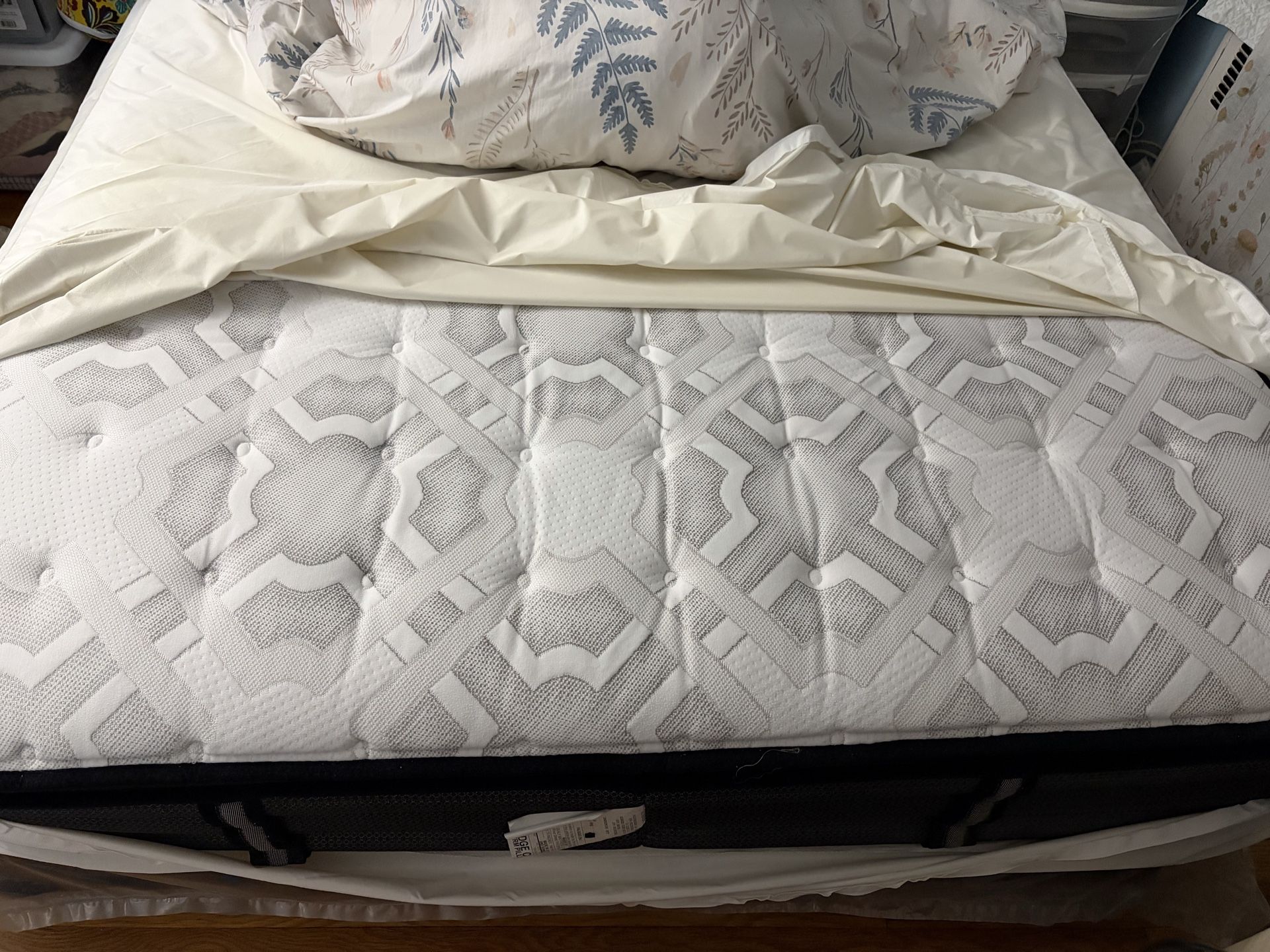 Sealy Response Premium Ridge Crest Firm Queen Mattress and Foundation
