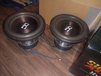 2 15s d1 DC audio level 5.     Basically new   800for set.  Rental each 1200 w upgrade parts