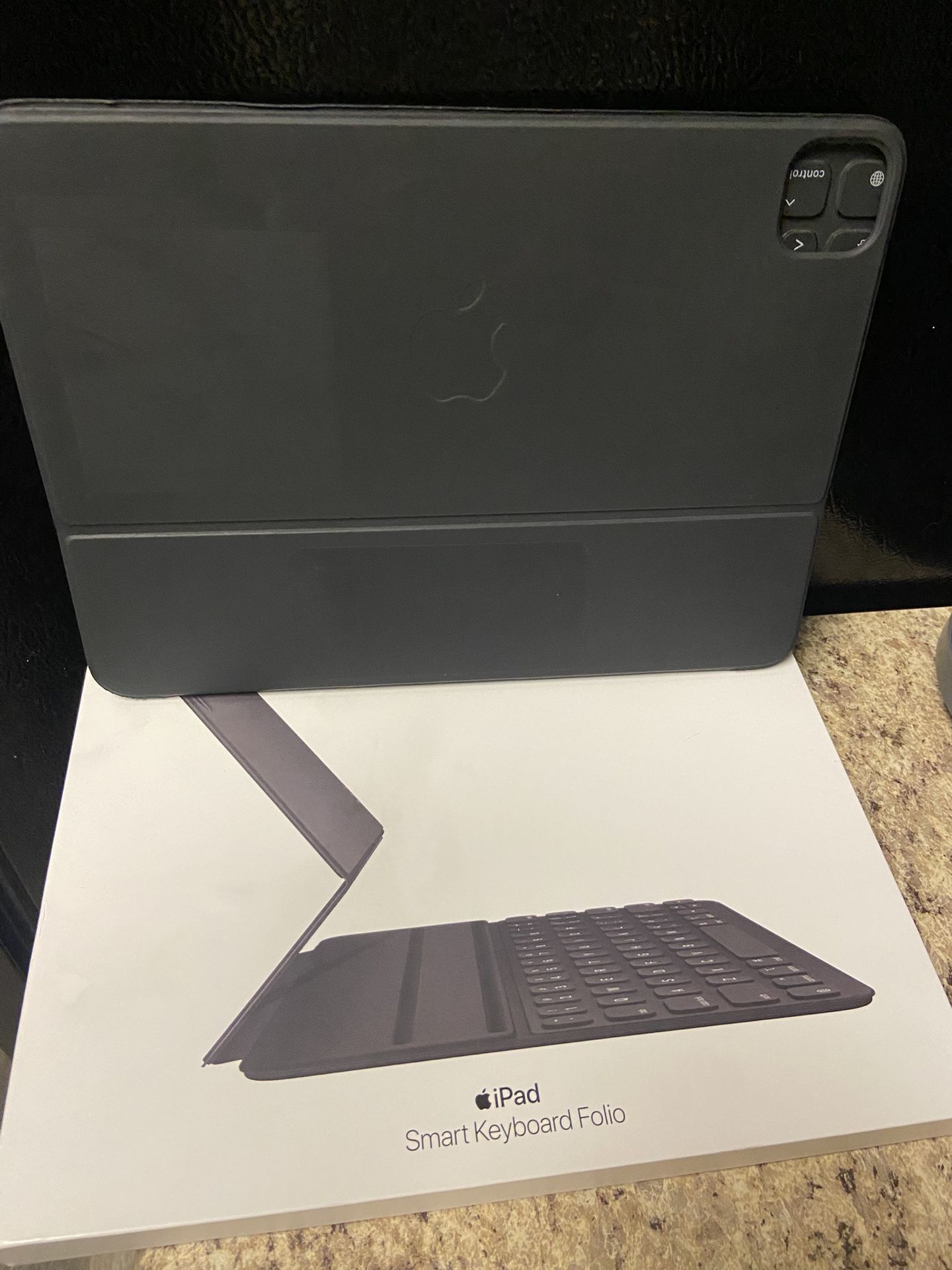 Apple iPad 11 Pro Smart Keyboard Case
