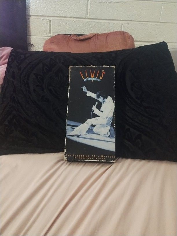 Elvis Presley "Walk A Mile In My Shoes" The Essential 70s Master's 5 Compact Disc!!! 