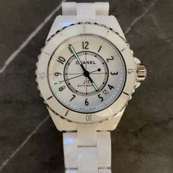 Very classic white ladies watch