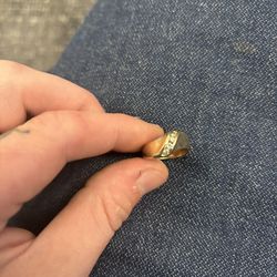 14k Gold Ring With 4 Diamond Stones. Size 6 1/2 
