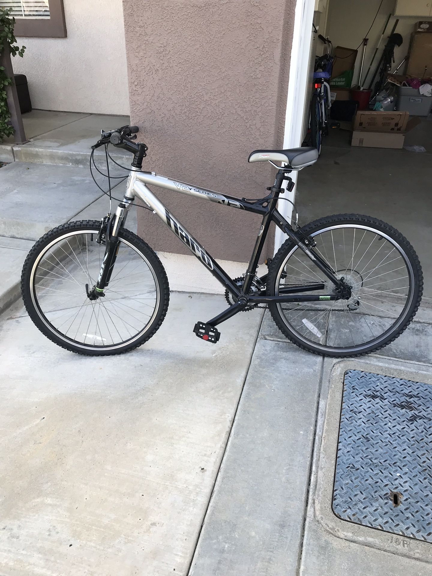 Haro V2 Series Mountain Bike Size 18 for Sale in Rancho Cucamonga, CA ...