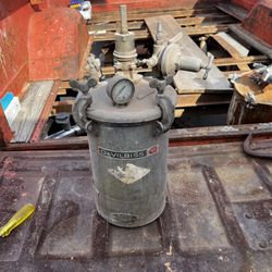 Devilbiss Pressure Pot Paint